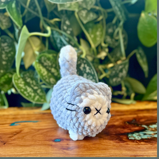 Mini Loaf Cat - Gray w/ White Face Spot